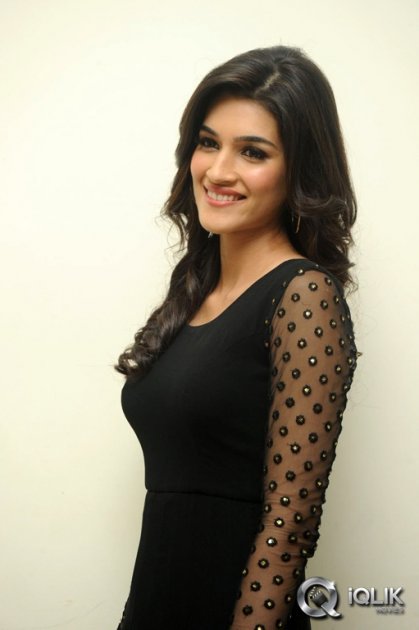 Kriti-Sanon-at-1-Nenokkadine-Audio-Release